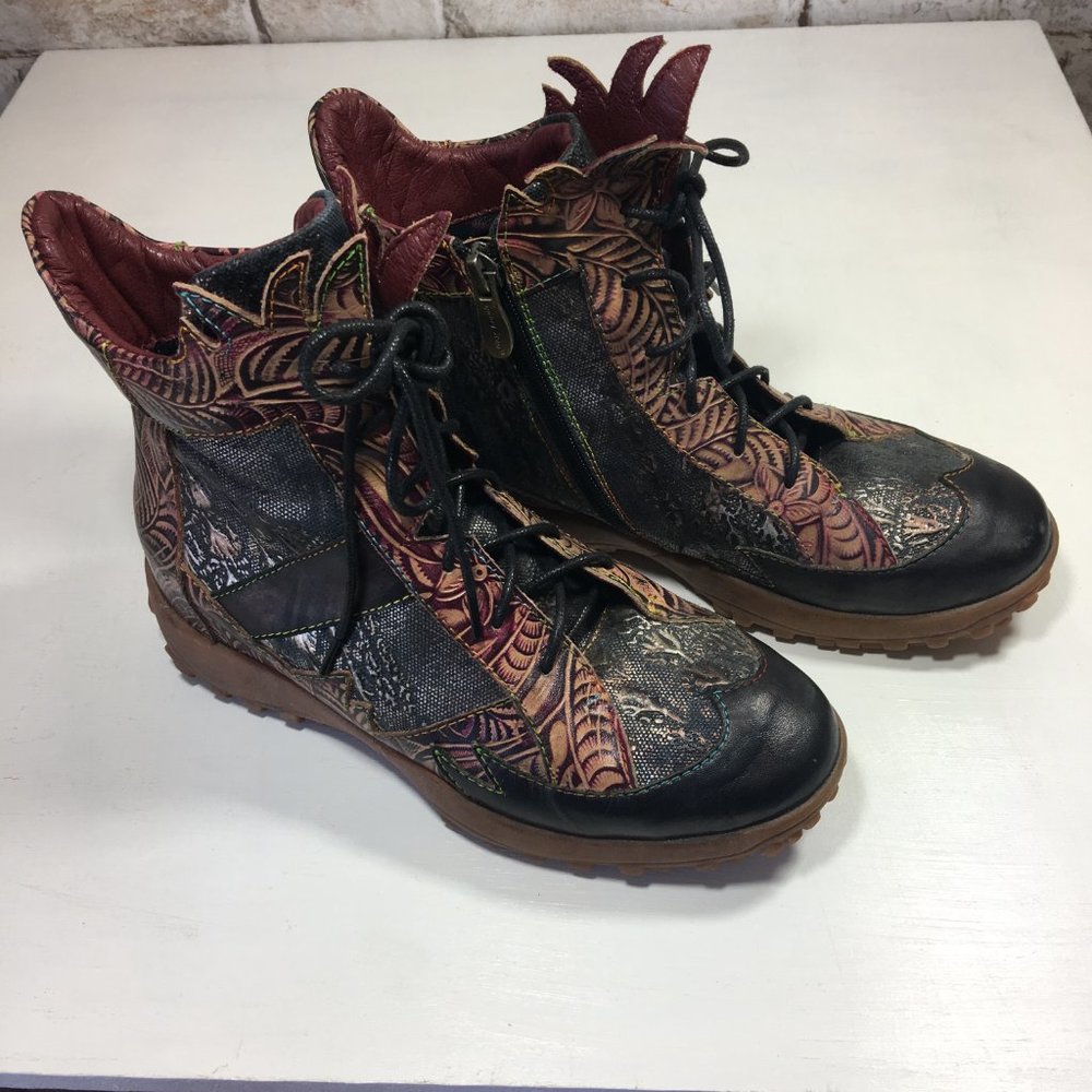 Artistic Black and Red Lace-Up Boots - Picture 2 of 7